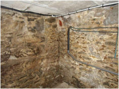 infiltrations en cave : Mur-Assechement